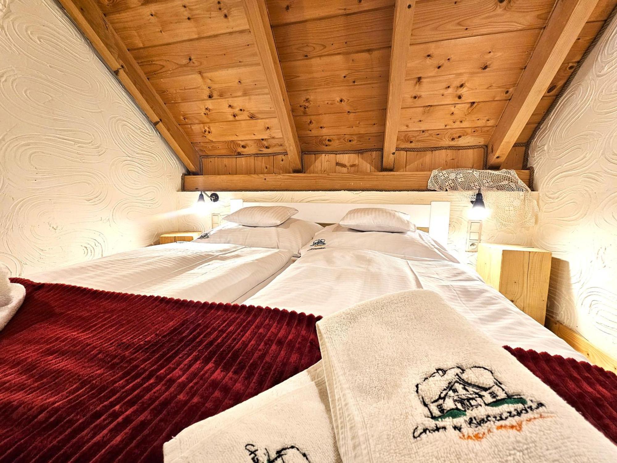 Chata W Bieszczadzie Apartamenty I Domki Z Sauna Bieszczady Polańczyk Exteriör bild